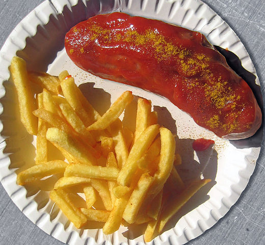 520px-Currywurst_&_Pommes_frites